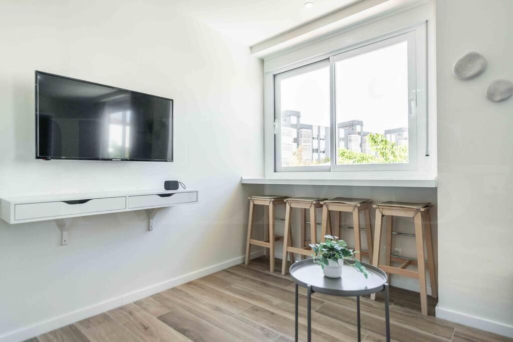 Apartment Authentic Minimalistic Near La Union By Rems Málaga