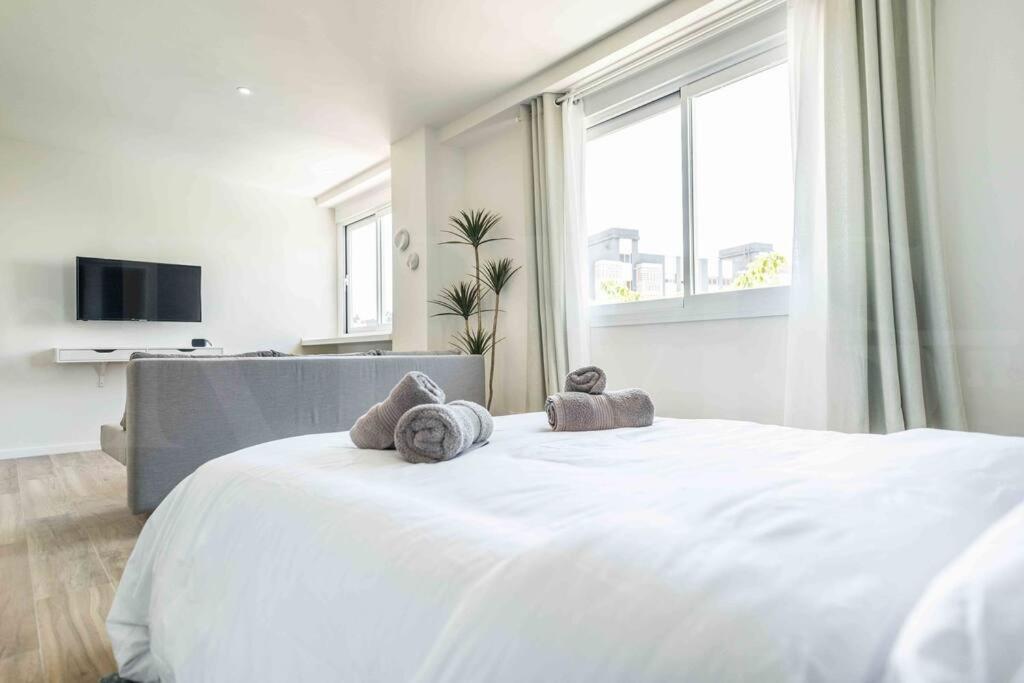 Authentic Minimalistic Near La Union By Rems * Malaga